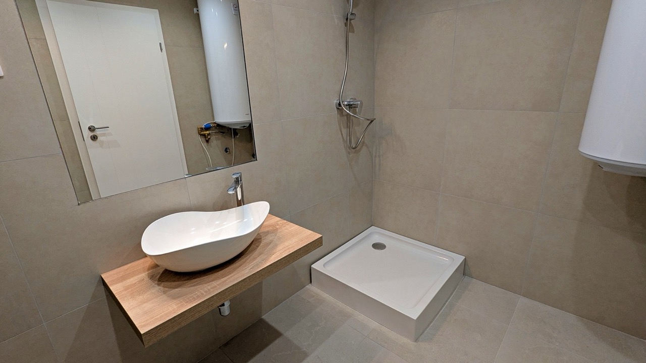 edit PXL 20251216 124016376 Large